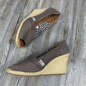 Toms Gray Canvas Espadrille Wedges Cream Size 7.5
